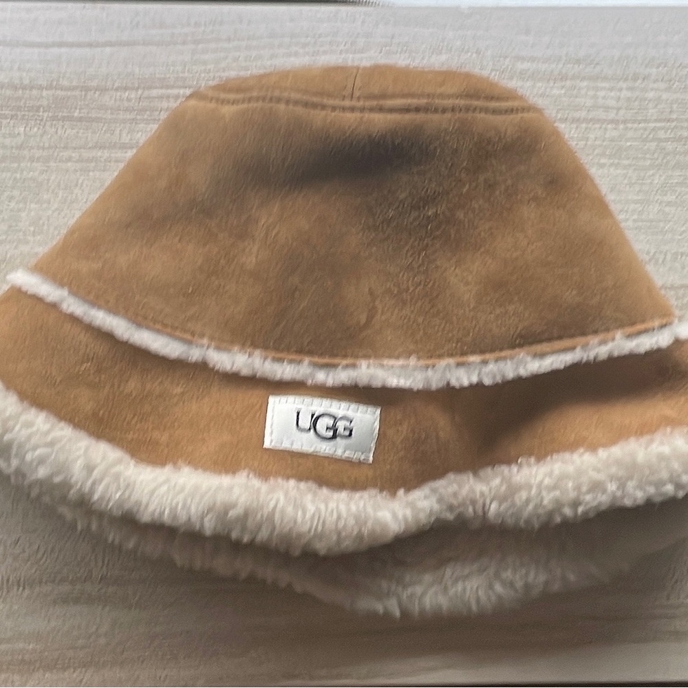 UGG winter bucket hat